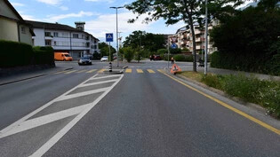 Hier kam es zum Unfall: Beim Kreisel Ring-/Scalettastrasse in Chur prallt ein Auto mit einem E-Roller zusammen. Die 79-jährige Fahrerin des Rollers verletzt sich am Kopf.