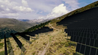 Wird nicht Realität: So hätte gemäss einer Visualisierung von Axpo das Solarkraftwerk Camplauns auf der Alp da Schnaus ausgesehen. 