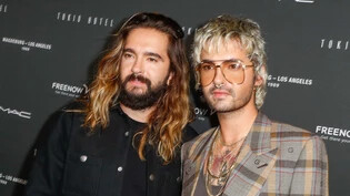 Tom Kaulitz (links) und sein Bruder Bill Kaulitz an einem Event der Band Tokio Hotel. (Archivbild)