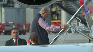 Juan Carlos (M), Altkönig von Spanien, kommt am Internationalen Flughafen Vigo-Peinador an, um Spanien nach einer Woche in Sanxenxo zu verlassen. Foto: Europa Press/EUROPA PRESS/dpa