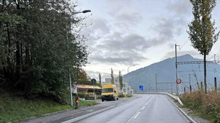 Kollision: Ein 49-jähriger Autofahrer kollidiert mit einer 19-jährigen Velofahrerin an der Haldensteinstrasse in Chur. 