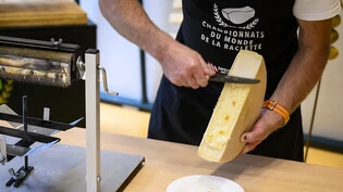 87 Produzentinnen haben ihren Käse bei dieser ersten Raclette-Weltmeisterschaft vorgestellt.