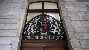 Das Genfer Kriminalgericht verurteilte einen 43-jährigen Mann zu 19 Jahren Haft mit anschliessender Verwahrung. Er hatte 2019 in Genf eine Prostituierte ermordet. (Symbolbild)
