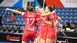 Schweizer Torjubel: Das Unihockey-Nationalteam der Frauen gewinnt gegen die Slowakei und steht im WM-Halbfinal.
