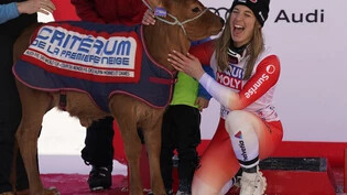 Siegerinnenkuh: Für den zweiten Weltcupsieg gibt es für Jasmine Flury eine Kuh. 