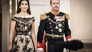 ARCHIV - Kronprinz Frederik von Dänemark und Kronprinzessin Mary kommen zum Galabankett im Schloss Christiansborg. Foto: Mads Claus Rasmussen/Ritzau Scanpix/AP/dpa