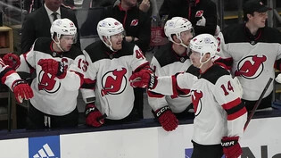 Die New Jersey Devils feiern den Auswärtssieg in Columbus