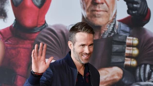 Hollywood-Star Ryan Reynolds (47) hat das Ende der Dreharbeiten von der Marvel-Actionkomödie "Deadpool 3" verkündet. Im Bild Reynolds vor einer Vorstellung des Vorgängerfilms 2018. (Archivbild)