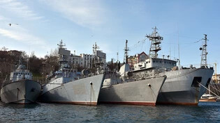 ARCHIV - Russische Kriegsschiffe liegen in Sewastopol, dem Hafen der Schwarzmeerflotte, auf der Krim, Ukraine. Foto: Ulf Mauder/dpa