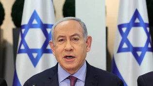 ARCHIV - Unbeeindruckt von der internationalen Kritik hält der israelische Ministerpräsident Benjamin Netanjahu an seiner Kriegsstrategie fest. (Archivbild) Foto: Abir Sultan/AP/dpa