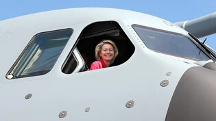 EU-Kommissionspräsidentin Ursula von der Leyen ist im vergangenen Jahr 23 Mal mit einem Privatjet geflogen. (Archivbild)