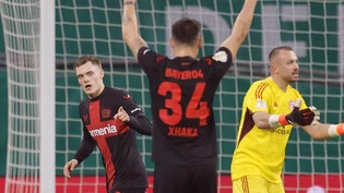 Granit Xhaka jubelt nach dem Treffer von Florian Wirtz und über einen nie gefährdeten Sieg gegen Düsseldorf, der Leverkusen in den deutschen Cupfinal bringt