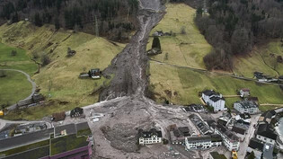 Wenn ein Erdrutsch einen Fluss blockiert, kann dies Erdbeben auslösen. Die Wahrscheinlichkeit für eine solche Verkettung der Umstände sei für die Schweiz gering, Erdrutsche treten aber immer wieder ein, wie im letzten Jahr in Schwanden GL.