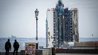 ARCHIV - Das zerstörte Hotel Odessa ist am Morgen in der Hafenstadt zu sehen. Foto: Kay Nietfeld/dpa