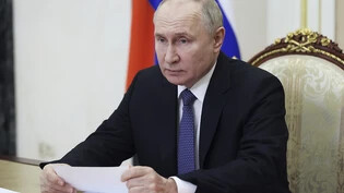 GRAFIK - Der russische Präsident Wladimir Putin während einer Sitzung im Kreml (Archivbild). Foto: Mikhail Metzel/Pool Sputnik Kremlin/AP/dpa