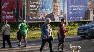 Wahlplakate in Zagreb: Kroatien wählt ein neues Parlament. Foto: Darko Bandic/AP/dpa