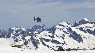 Helikopterflüge als "umweltfreundlich" zu bewerben geht dem Konsumentenschutz zu weit: Anflug auf den Gebirgslandeplatz am Steingletscher oberhalb Gadmen BE. (Symbolbild)