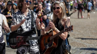 Wie jedes Jahr nahmen Tausende von Gitarristen aus dem ganzen Land an der Veranstaltung teil. Foto: Krzysztof Zatycki/ZUMA Press Wire/dpa