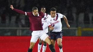 Schweizer Duell in Turin: Torinos Verteidiger Ricardo Rodriguez im Zweikampf mit Bolognas Angreifer Dan Ndoye