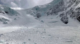 Der deutsche Skitourengänger wurde im Engadin unterhalb der auf 3673 Meter Höhe gelegenen Fuorcla Bellavista am Piz Palü von einem Eisabbruch verschüttet.
