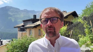 Im Interview: Christian Gartmann möchte, dass das Dorf Brienz/Brinzauls attraktiv bleibt und weiterhin gebaut werden darf. Video Flurin Grass