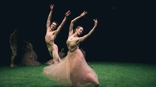 Gemischte Bilanz: So exzellent die Ballettkunst von Mathieu Ganio und Caroline Osmont von der Pariser Kompanie war, konnten wegen des Verzichts auf das Zertifikat bei Origen nicht genügend Zuschauer im Julierturm dabei sein.