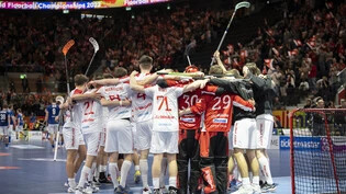 Historischer Sieg: Nach 18 Jahren gewinnt die Schweizer Unihockey-Nationalmannschaft mal wieder eine WM-Partie gegen Finnland.