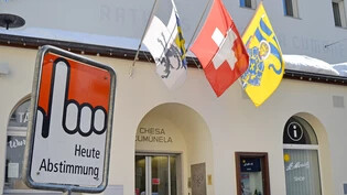 Kein Mitspracherecht: In vielen Gemeinden (wie hier St. Moritz) und auf kantonaler Ebene dürfen Ausländerinnen und Ausländer nicht wählen oder abstimmen.