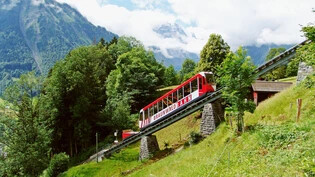 Wird modernisiert: Die Braunwald-Standseilbahn ist seit 1907 die Verbindung von Linthal nach Braunwald und bringt in sieben Minuten täglich alle Fahrgäste an ihr Ziel auf 1300 Meter. 