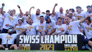 Die Besten: Die Spieler der Calanda Broncos feiern in Grenchen ihren 12. Schweizer Meistertitel. 