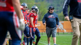 Leader: Cheftrainer Geoff Buffum coacht seine Calanda Broncos in der oberen Au in Chur. 