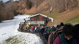 WEF-Protestroute als Streitfall: Das «Strike WEF»-Kollektiv konnte seine Winterwanderung mangels Genehmigung nicht wie geplant auf der Kantonsstrasse von Küblis nach Klosters durchführen.