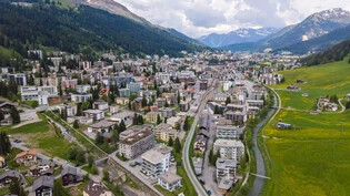 Es besteht grosser Bedarf: Durch Umsetzung der Wohnraumstrategie könnten bis 2032 in Davos zwischen 650 und 700 zusätzliche Erstwohnungen geschaffen werden.