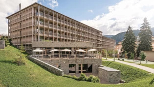 Braucht Wohnungen für Mitarbeitende: Das zur deutschen Althoff-Hotelgruppe gehörende Davoser «Ameron»-Hotel will in Davos ein Personalhaus kaufen.