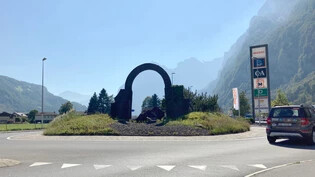 Ein «Pionier»: Der Kreisel in Näfels, auch Tor zum Glarnerland genannt, ist der zweitälteste im Glarnerland.