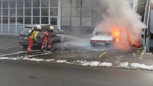 Grosser Schaden: Wahrscheinlich führte ein technischer Fehler zum Autobrand.
