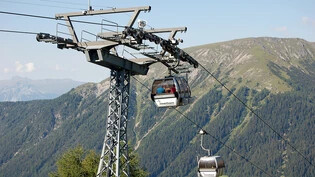 Die Bergbahnen in Graubünden haben von Mai bis Oktober weniger Umsatz erzielt als noch im Sommer 2022. Dies zeigt das «Saison-Monitoring» des Branchenverbandes Seilbahnen Schweiz.