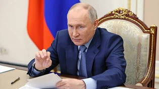 Gesetz über «Dreckskerle»: Der russische Präsident Wladimir Putin hat vergangenen Mittwoch ein neues Gesetz unterschrieben. Es berechtigt, das Eigentum Andersdenkender zu beschlagnahmen.  