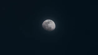 Vollmond: Am Montag zeigt sich der Mond etwas kleiner und verdunkelt. (Symbolbild)