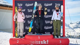 Zoe van Essen (r.) gewann an der Schweizer Meisterschaft Bronze. 