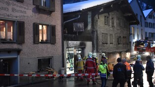 Der Feuerwehr gelang es, das Übergreifen des Feuers auf die umliegenden Häuser zu verhindern.