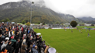 Für eine grössere Kulisse: Ab August werden die Spiele des FC Linth 04, hier die Cup-Partie 2009 gegen den FC Luzern in Näfels, live im Internet übertragen.