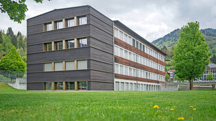 Keine schulischen Sonderwege: Die Schülerinnen und Schüler aus Fideris, Furna und Jenaz besuchen weiterhin das Schierser Oberstufenschulhaus.