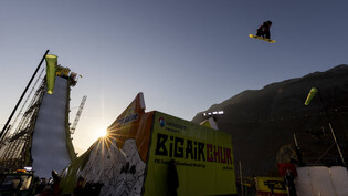 Spektakel: Am Wochenende fliegen die Skifahrer und Snowboarder wieder über die Big-Air-Schanze in Chur. 