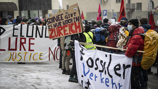 Im Vorfeld des Weltwirtschaftsforums haben mehrere hundert Menschen in Davos protestiert.