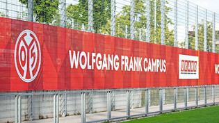 Der FSV Mainz 05 hat seinen Trainings-Campus nach Trainerlegende Wolfgang Frank benannt.