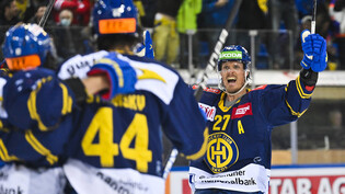 Die Energie mitnehmen: Magnus Nygren (rechts) und der HC Davos reisen zuversichtlich zum dritten Spiel nach Rapperswil.