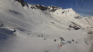 Am Sonntag ist es im Skigebiet Parsenn auf der Furkapiste zu einem Skiunfall gekommen. Die Kantonspolizei Graubünden sucht Zeugen.