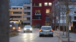 Vorrang für den motorisierten Verkehr: Quartierbewohner beschweren sich über steigenden Verkehr an der Salvatorenstrasse mitsamt Lärm und Gefahren für Velofahrer sowie grosse und kleine Fussgänger.