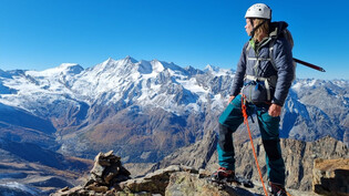 Hat Grosses vor: Der 23-jährige Andrea Erne aus Klosters ist leidenschaftlicher Wanderer mit einem ambitionierten Ziel. Nachdem er bereits mehrere Berge der Schweiz erklommen hat, möchte er nun den Rest der Welt entdecken. 